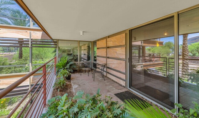 Building Photo - 7161 E Rancho Vista Dr