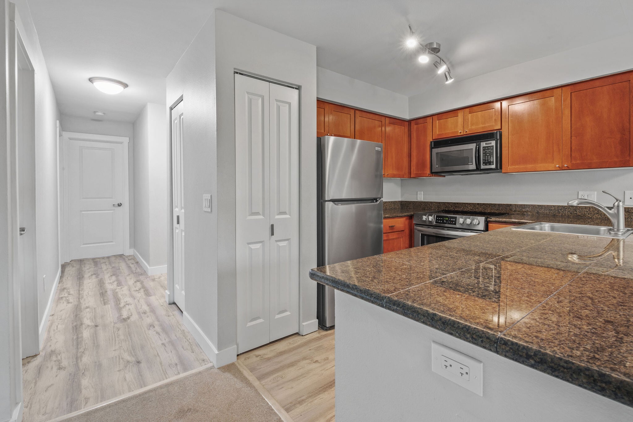 Building Photo - 12300 Harbour Pointe Blvd