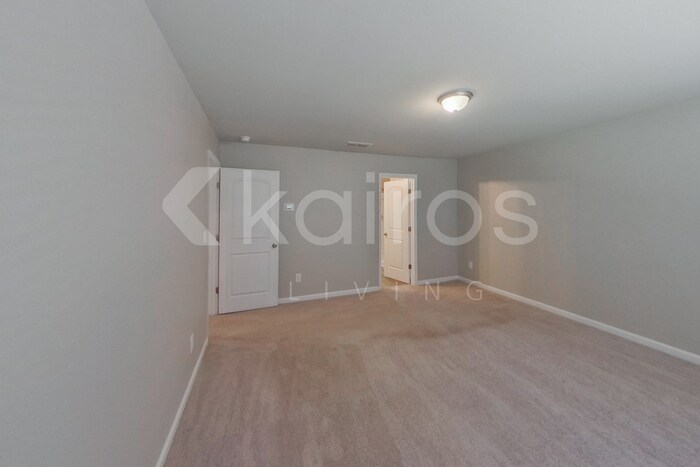 Building Photo - 214 York Ln