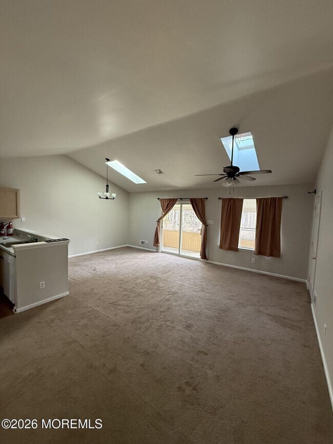 Building Photo - 12 Timberline Dr