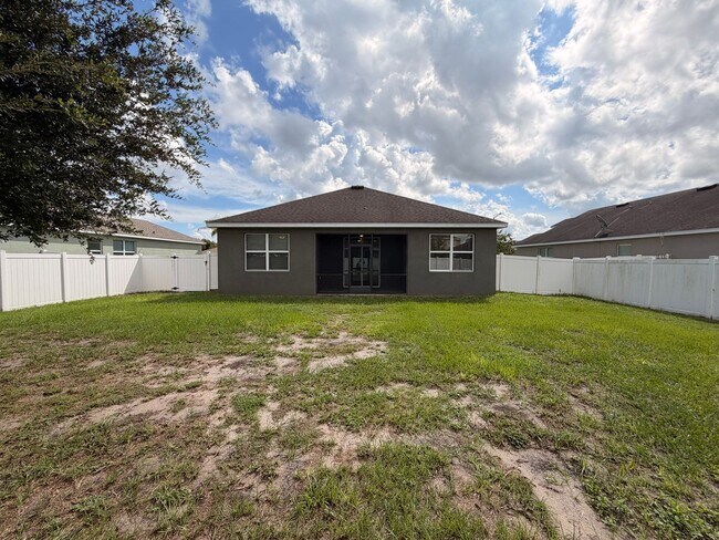 Building Photo - 633 Highland Meadows Ave