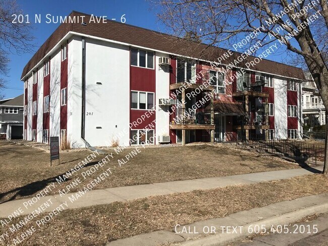 Building Photo - 201 N Summit Ave