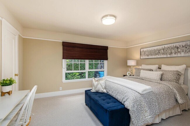Building Photo - Updated 3BD/2BA Menlo Park Home with French Oak Floors + Bonus Room