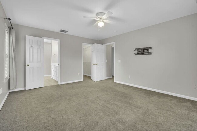 Building Photo - Charming 3BR/3BA Home with Lawn Care Included - Prime Simpsonville Location!