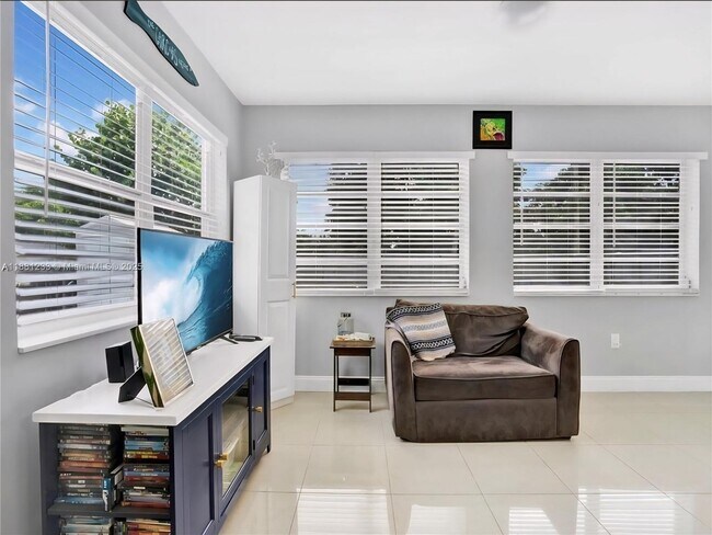 Building Photo - 6930 SW 12th St