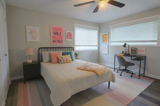 Building Photo - Updated Classic - Mid Century 4/2 2600 sf. All one level.