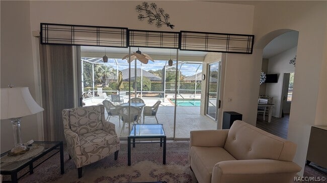 Building Photo - 174 W Romany Loop