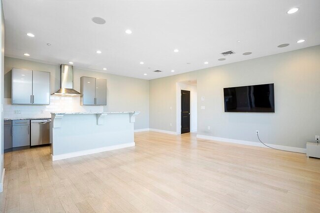 Building Photo - 45 Vinton St