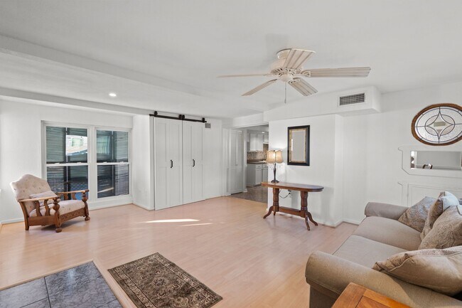 Building Photo - 611 Church St