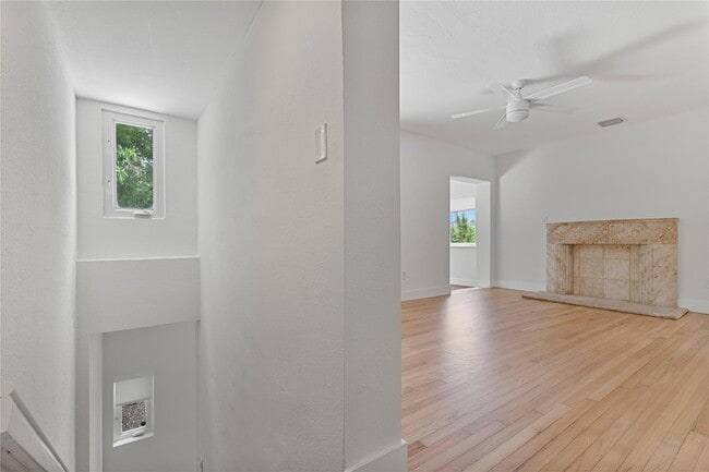 Building Photo - 2356 SW 16th Ave