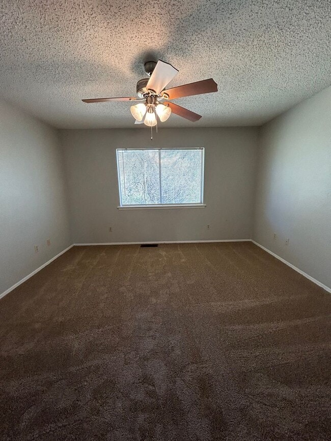 Building Photo - 118 Pinebrook Pl