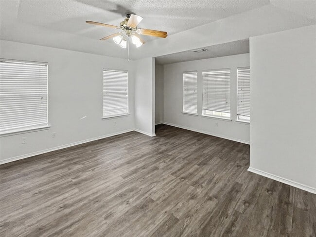 Building Photo - 611 Mariposa Dr