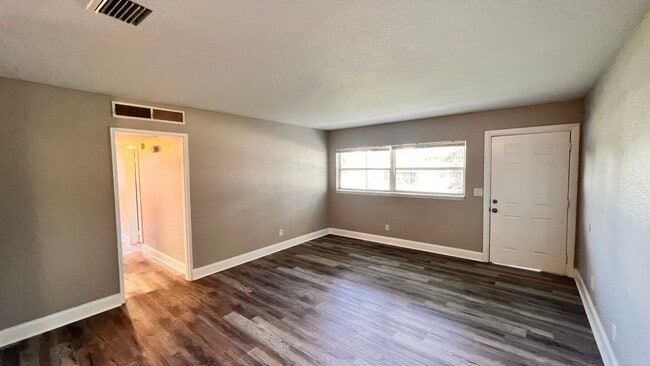 Building Photo - Charming 4 Bedroom, 2 Bathroom Home in Altamonte Springs!!