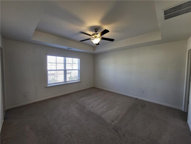 Building Photo - 5163 Madeline Pl