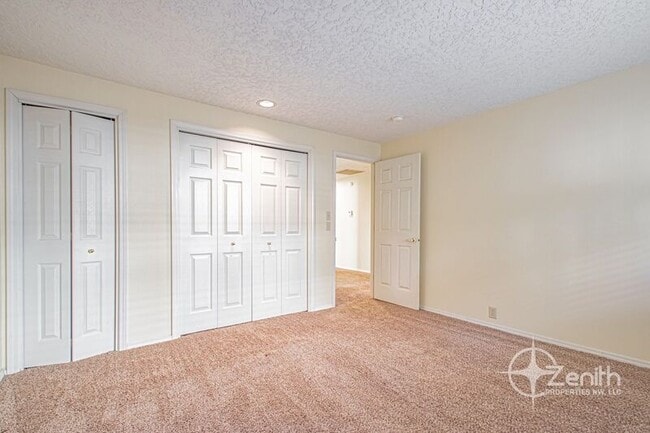 Building Photo - 12018 SE 17th St