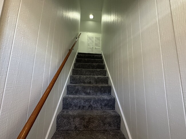 Building Photo - Charming 4-Bed / 1.5-Bath Home in Quiet Springvale Neighborhood