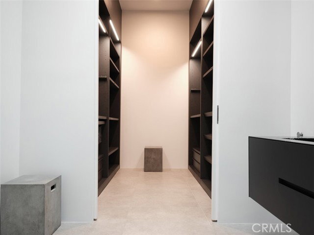 Building Photo - 838 Kings Rd