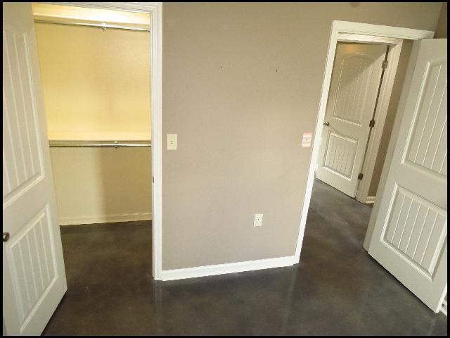 Building Photo - 306 Barnes St