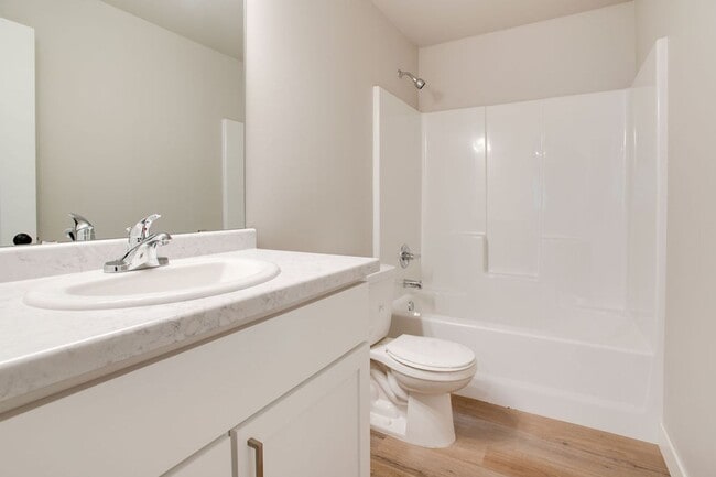 Building Photo - Modern 4-Bedroom Home in Moorhead