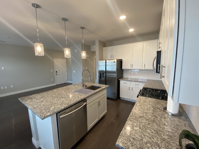 Building Photo - Newly Built Condo in the Side Creek Neighborhood!