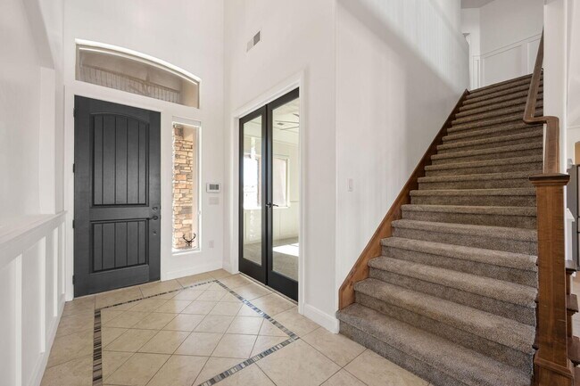 Building Photo - 6 Bed, 4 Bath with RV Parking and No HOA in Sycamore — Available Now!