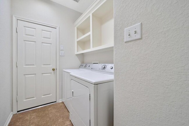 Building Photo - 815 McIntosh Bend Dr