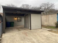 Building Photo - Cute 3/1 home with covered parking and lar...