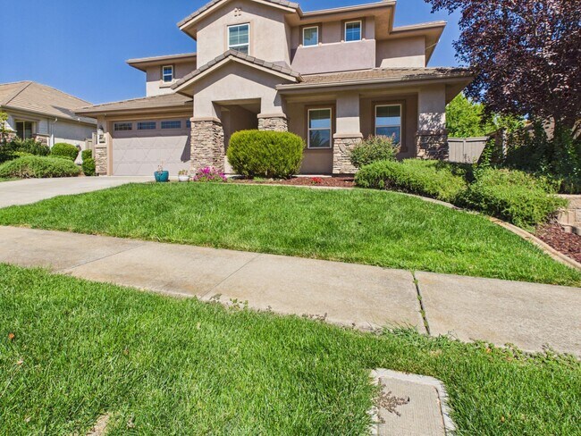Building Photo - Spacious 5-Bedroom Solar Home in Blackstone with Resort Style Amenities
