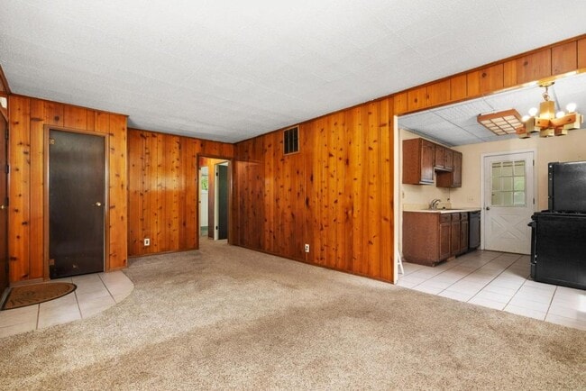 Building Photo - 1210 Blaine Dr