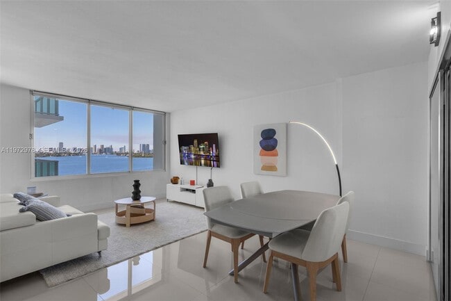 Building Photo - 1000 West Ave