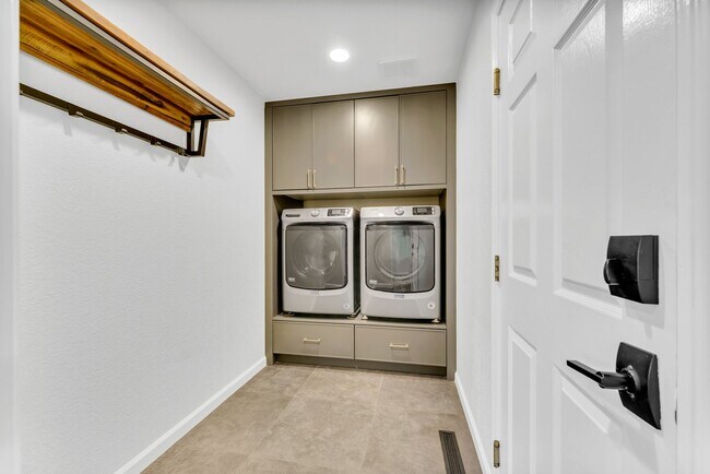 Building Photo - Interior Style you want, in the School zones you want, Plus Panoramic Views!