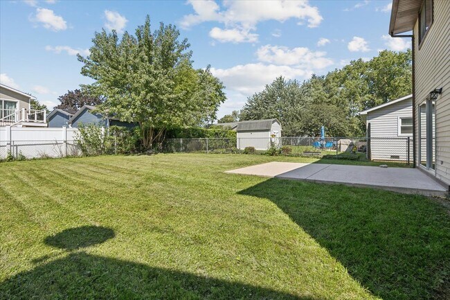 Building Photo - 322 Maple Ln