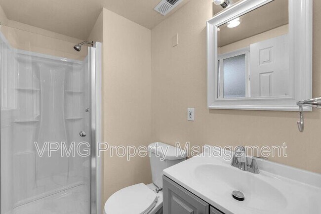 Building Photo - 14907 NE 34th St