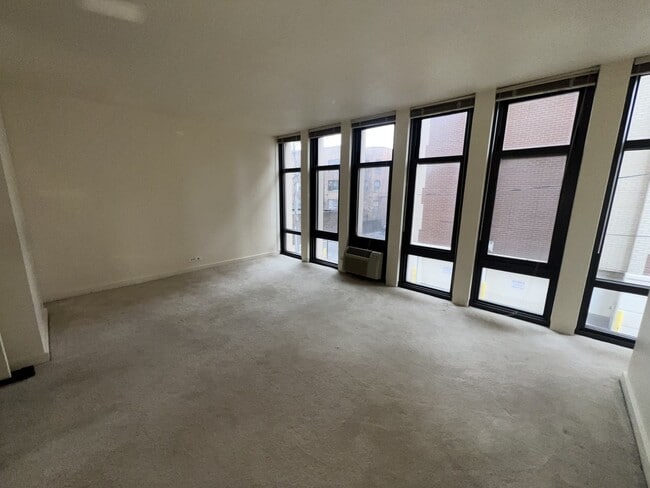 Building Photo - 6700 S South Shore Dr