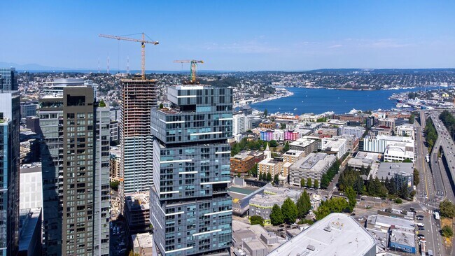 Building Photo - 2Bd/2Ba Seattle Apartment