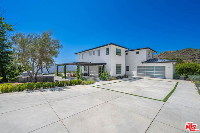 Building Photo - 33303 Hassted Dr