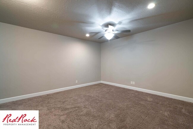 Building Photo - Spacious 4 Bedroom, 2.5 Bathroom Centrally...