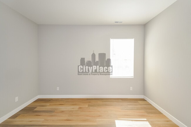 Building Photo - 2801 E Riverside Dr