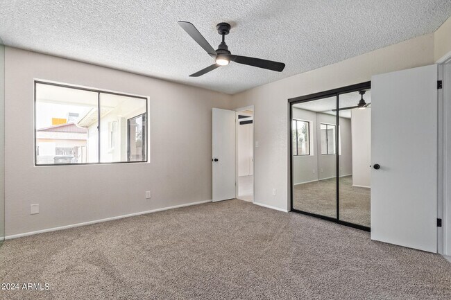 Building Photo - 3917 W Juniper Ave