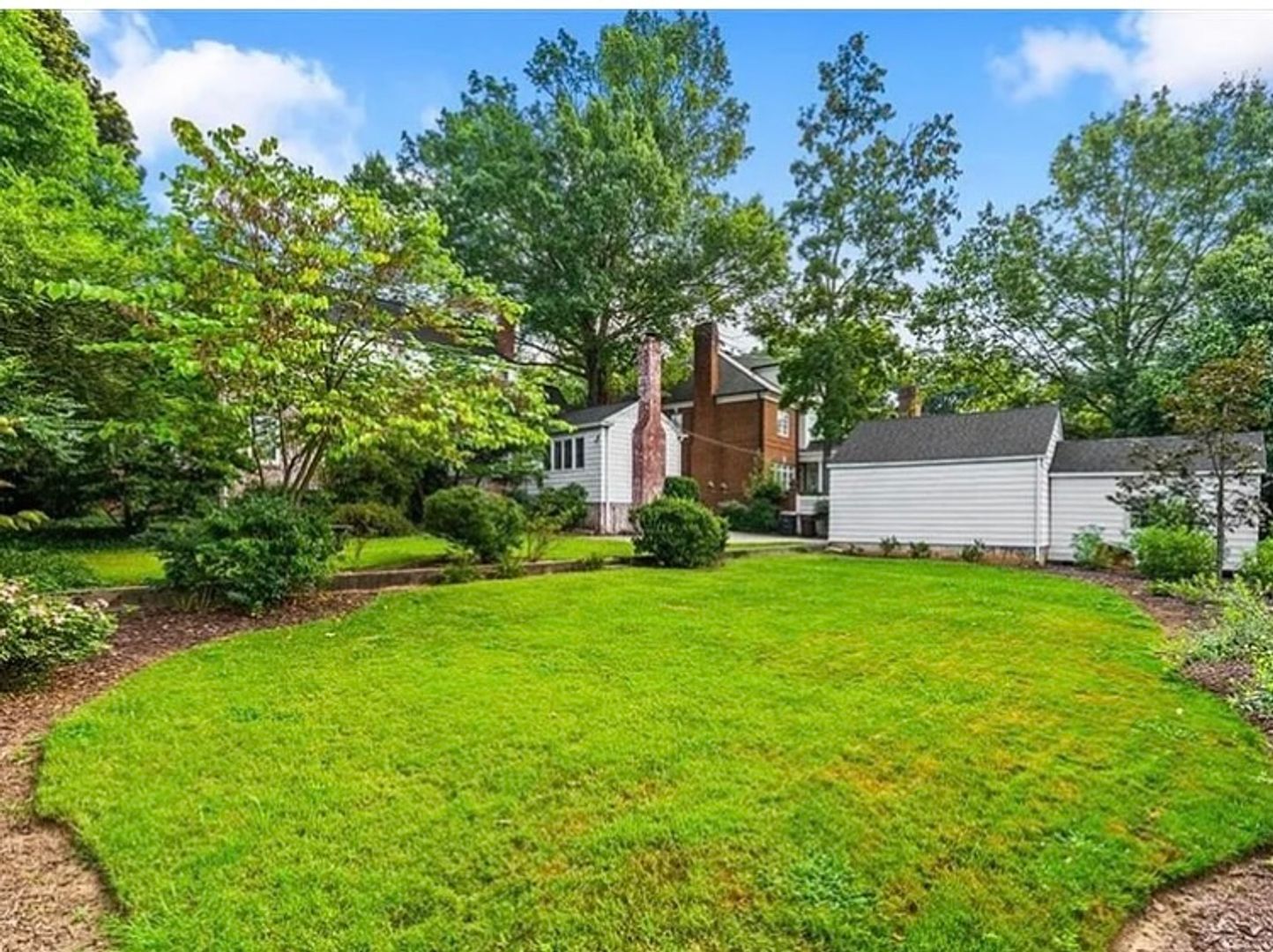 Building Photo - 703 Woodland Dr