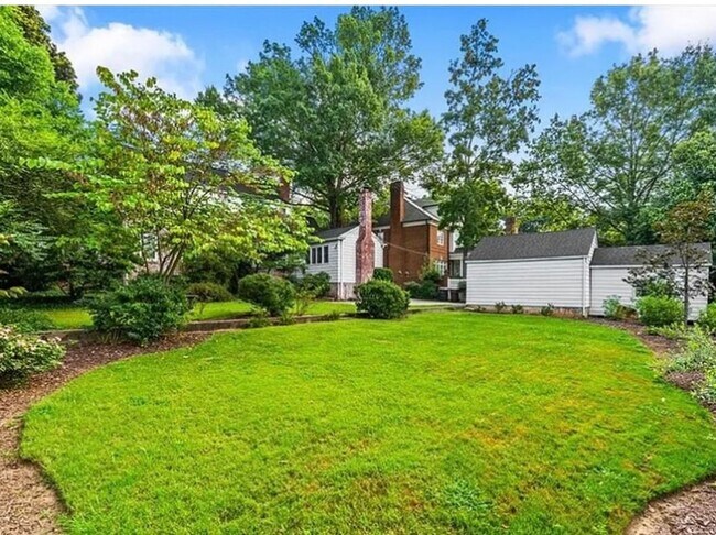 Building Photo - 703 Woodland Dr