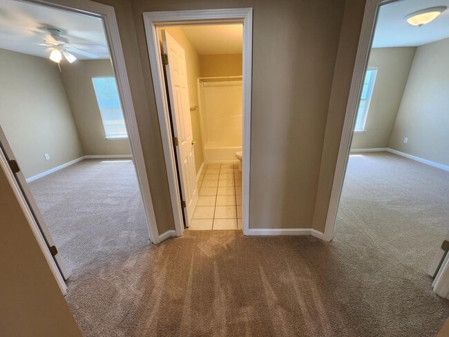 Building Photo - 1594 Overview Cir SW