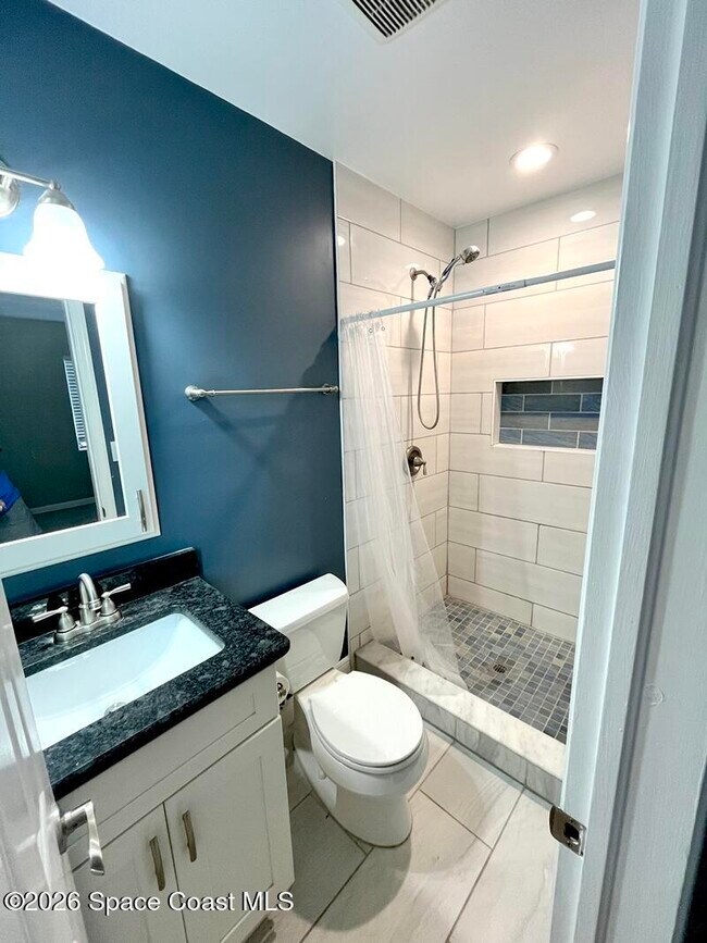 Building Photo - 1554 Hillcrest Dr