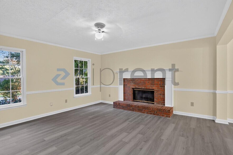 Building Photo - Unit