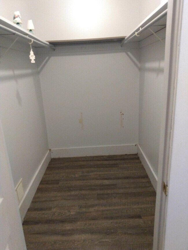 Building Photo - 39 N Paint