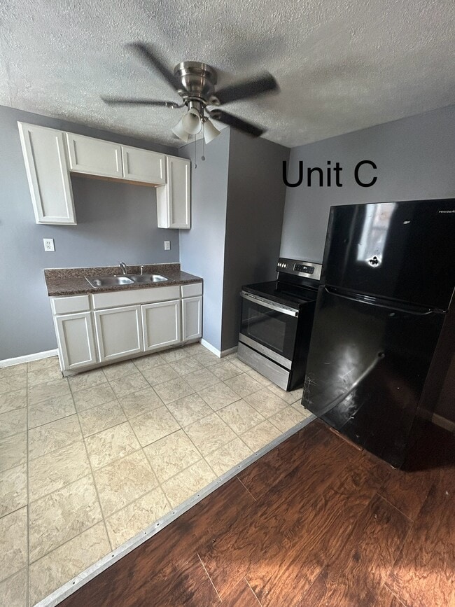 Building Photo - Seneca Ave