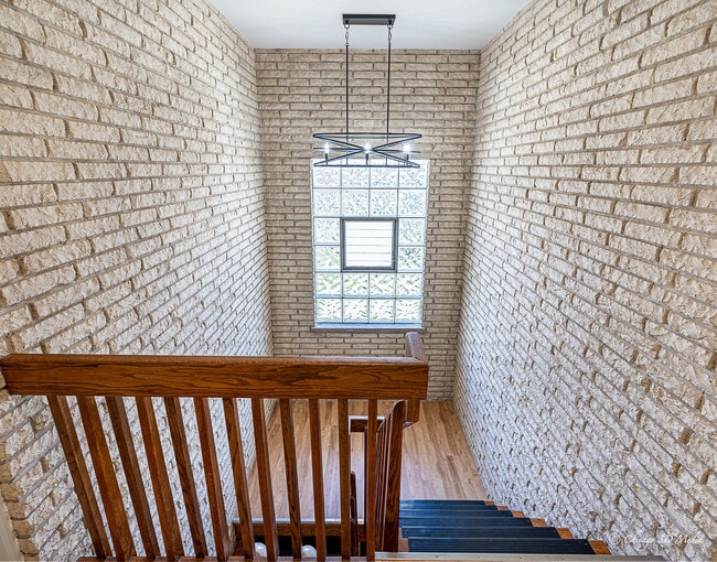 Building Photo - 7538 W Lawrence Ave