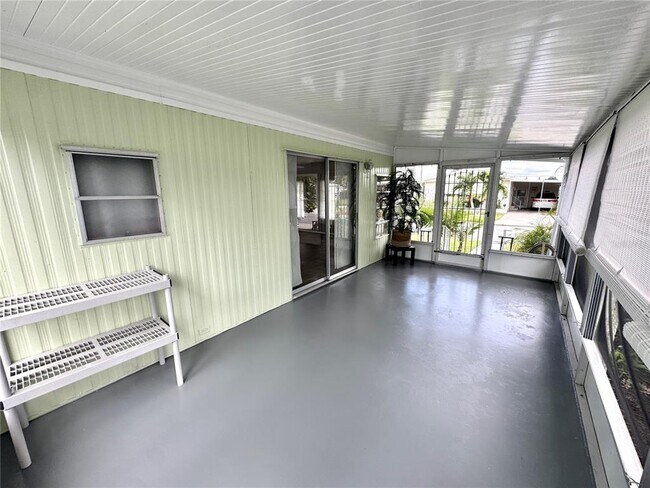 Building Photo - 410 49th Ave Terrace W