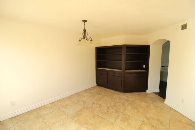 Building Photo - Cape Weston Condo with Great Layout!