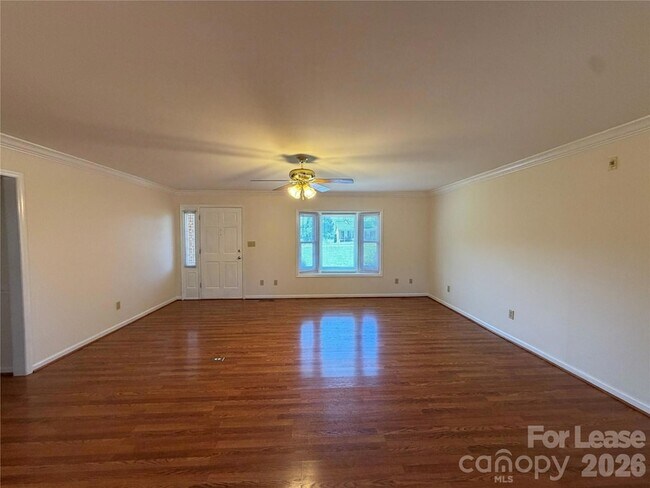Building Photo - 236 Meadow Oaks Dr